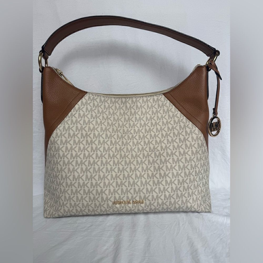 Michael Kors Aria Large Shoulder Bag Signature Logo Vanilla / Acorn